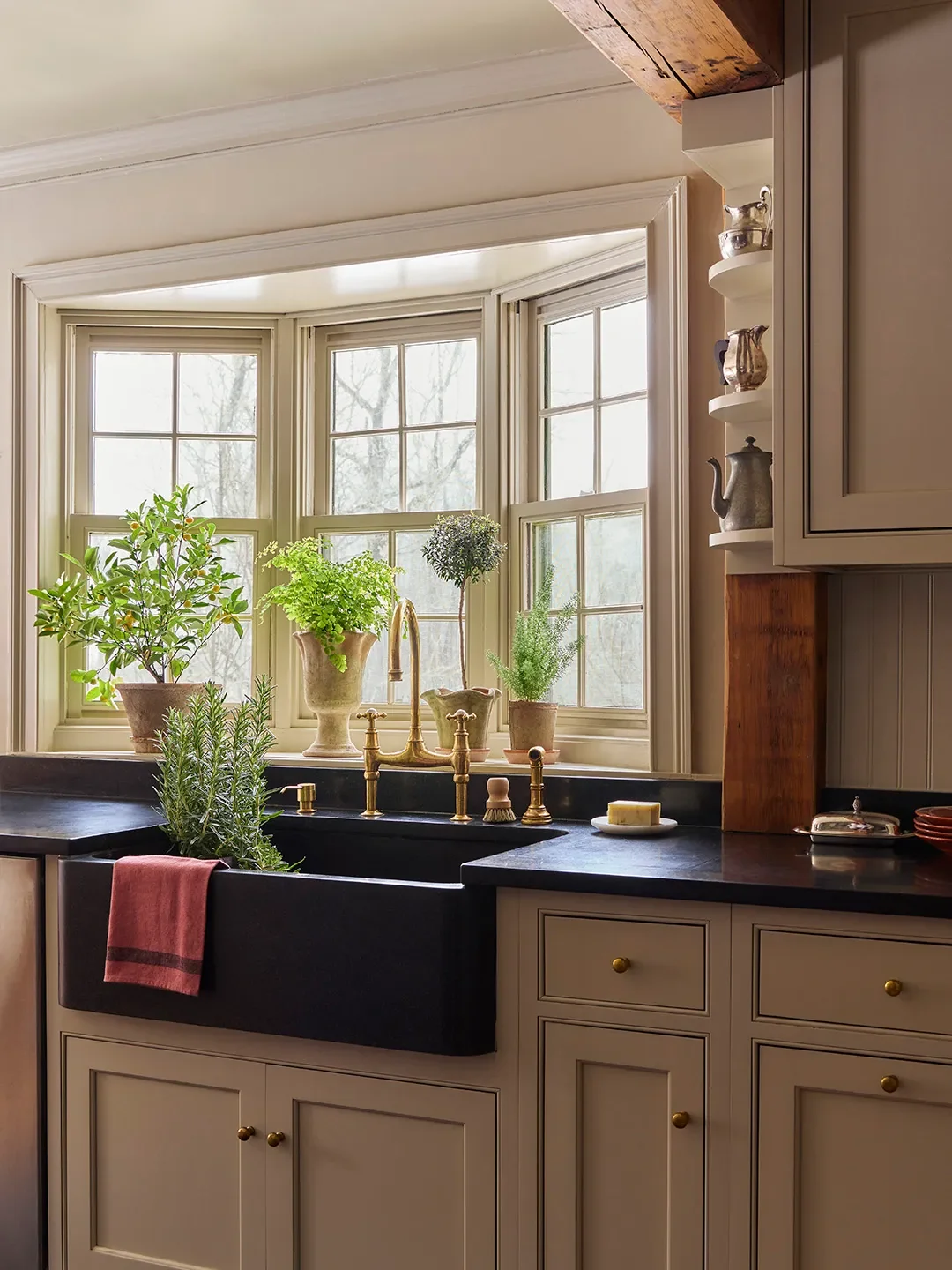 Before & After: Auction Scores and Vintage Knobs Gave This Connecticut Home a Deliciously Grown-Up Patina