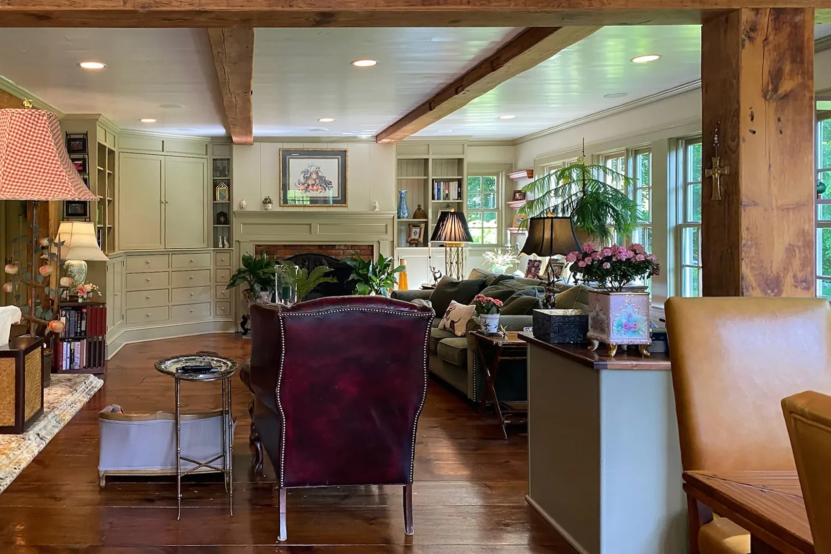 Before & After: Auction Scores and Vintage Knobs Gave This Connecticut Home a Deliciously Grown-Up Patina