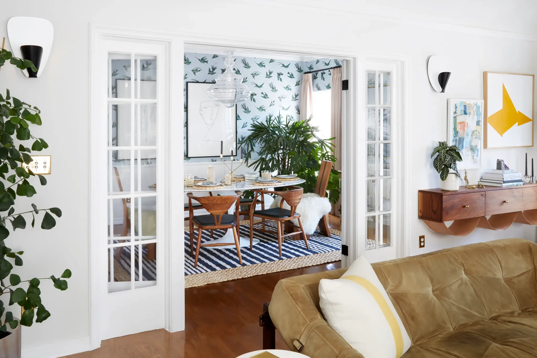 We Never Wanted Bird Wallpaper—Until This Dining Room Swooped In and Changed Our Minds
