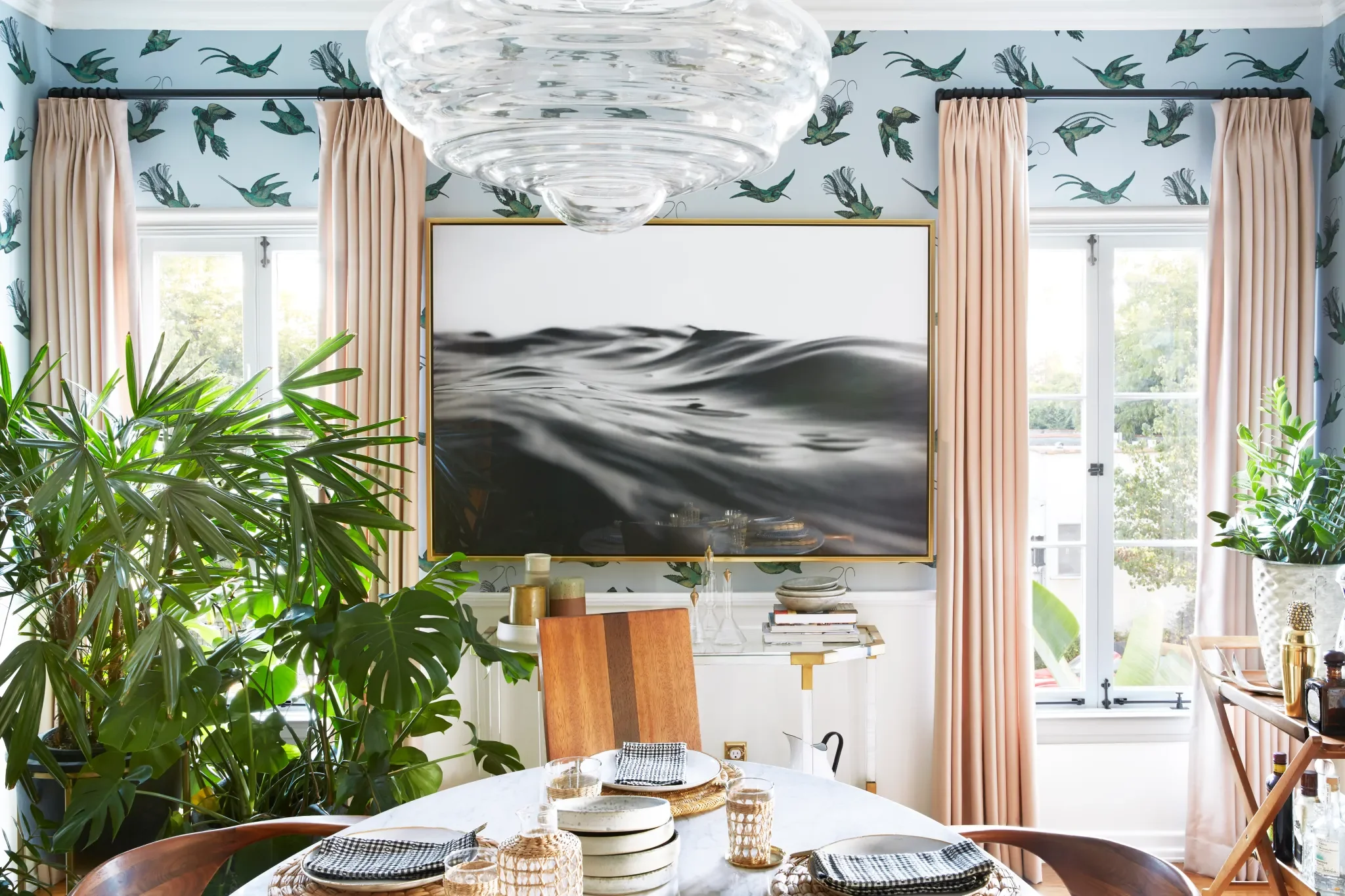We Never Wanted Bird Wallpaper—Until This Dining Room Swooped In and Changed Our Minds