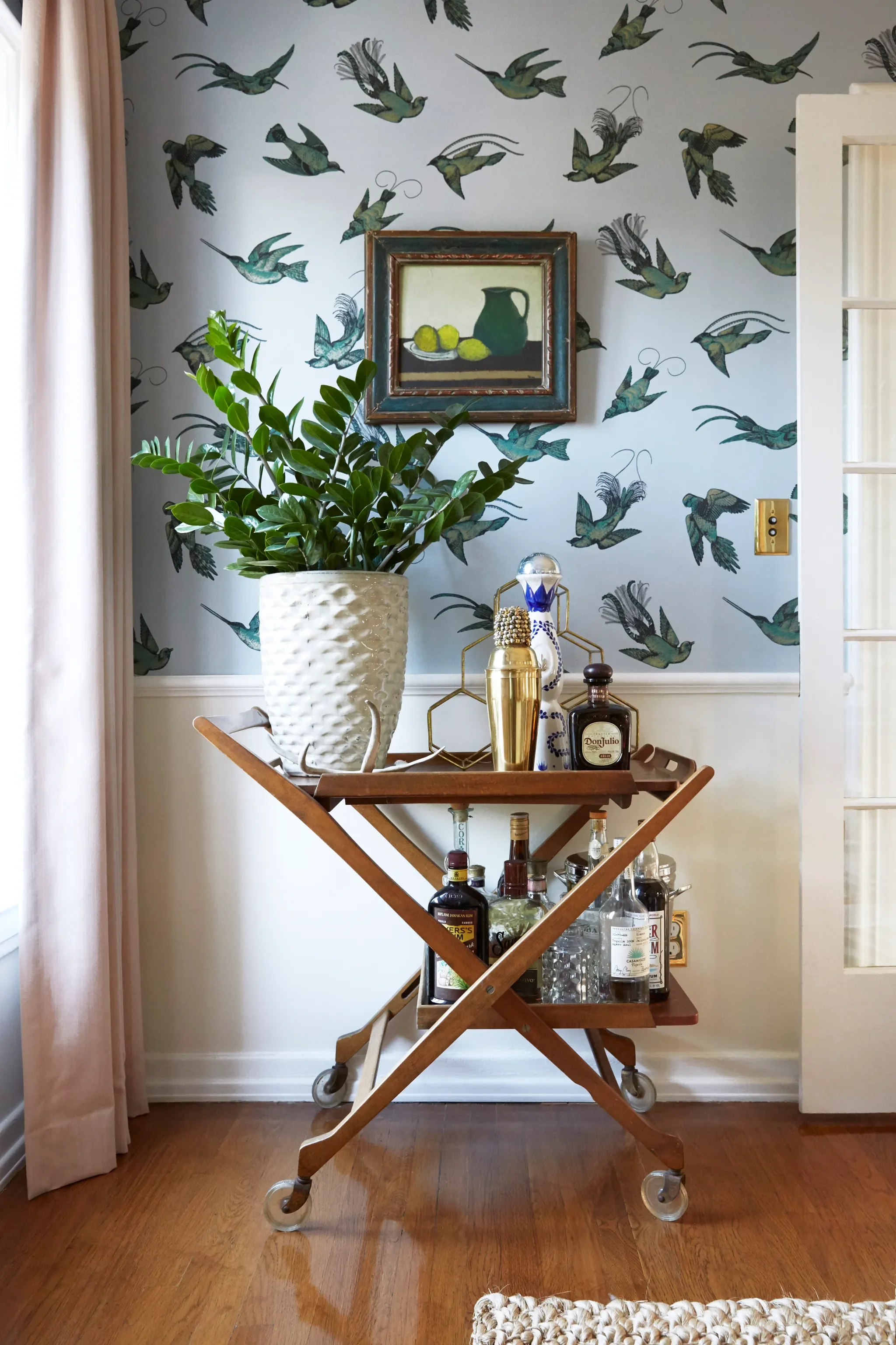 We Never Wanted Bird Wallpaper—Until This Dining Room Swooped In and Changed Our Minds