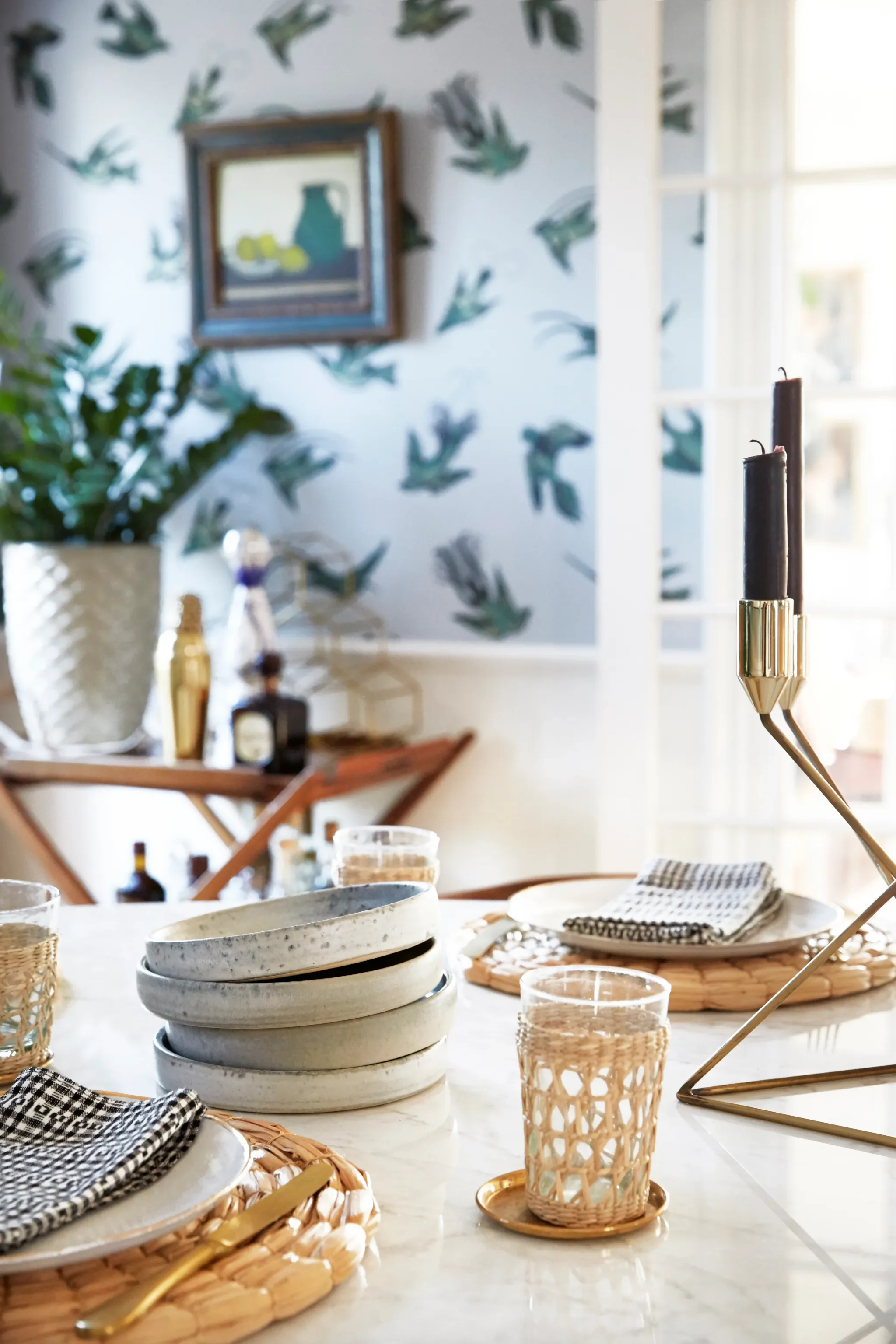 We Never Wanted Bird Wallpaper—Until This Dining Room Swooped In and Changed Our Minds