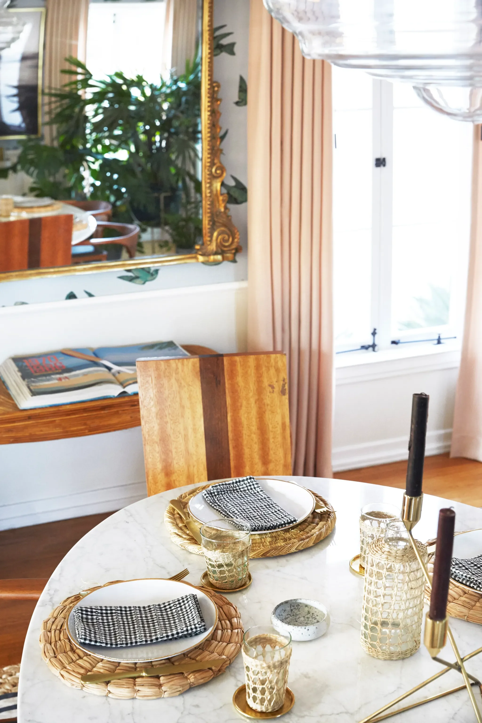 We Never Wanted Bird Wallpaper—Until This Dining Room Swooped In and Changed Our Minds